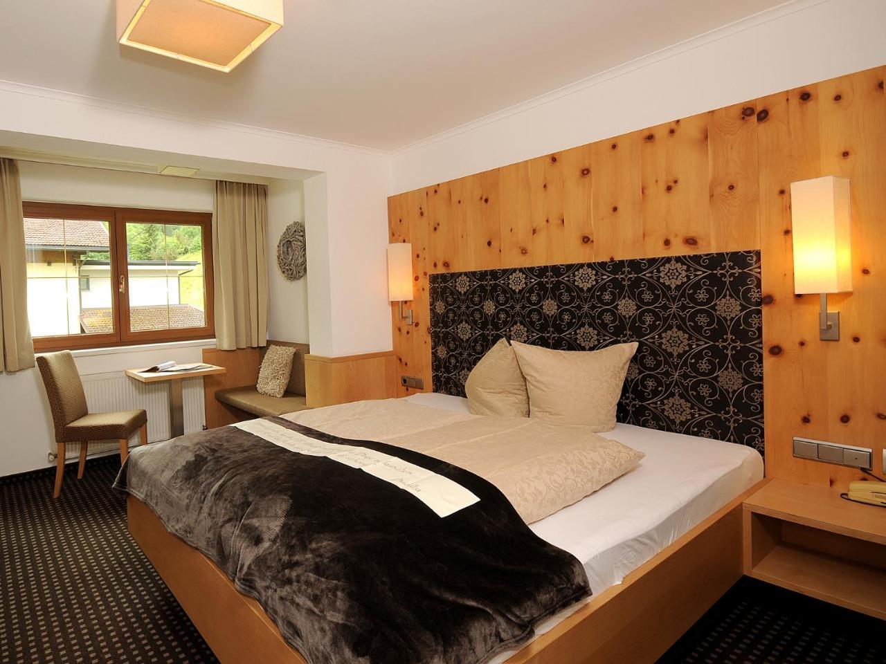 Hotel Burgschrofn Tux Ngoại thất bức ảnh