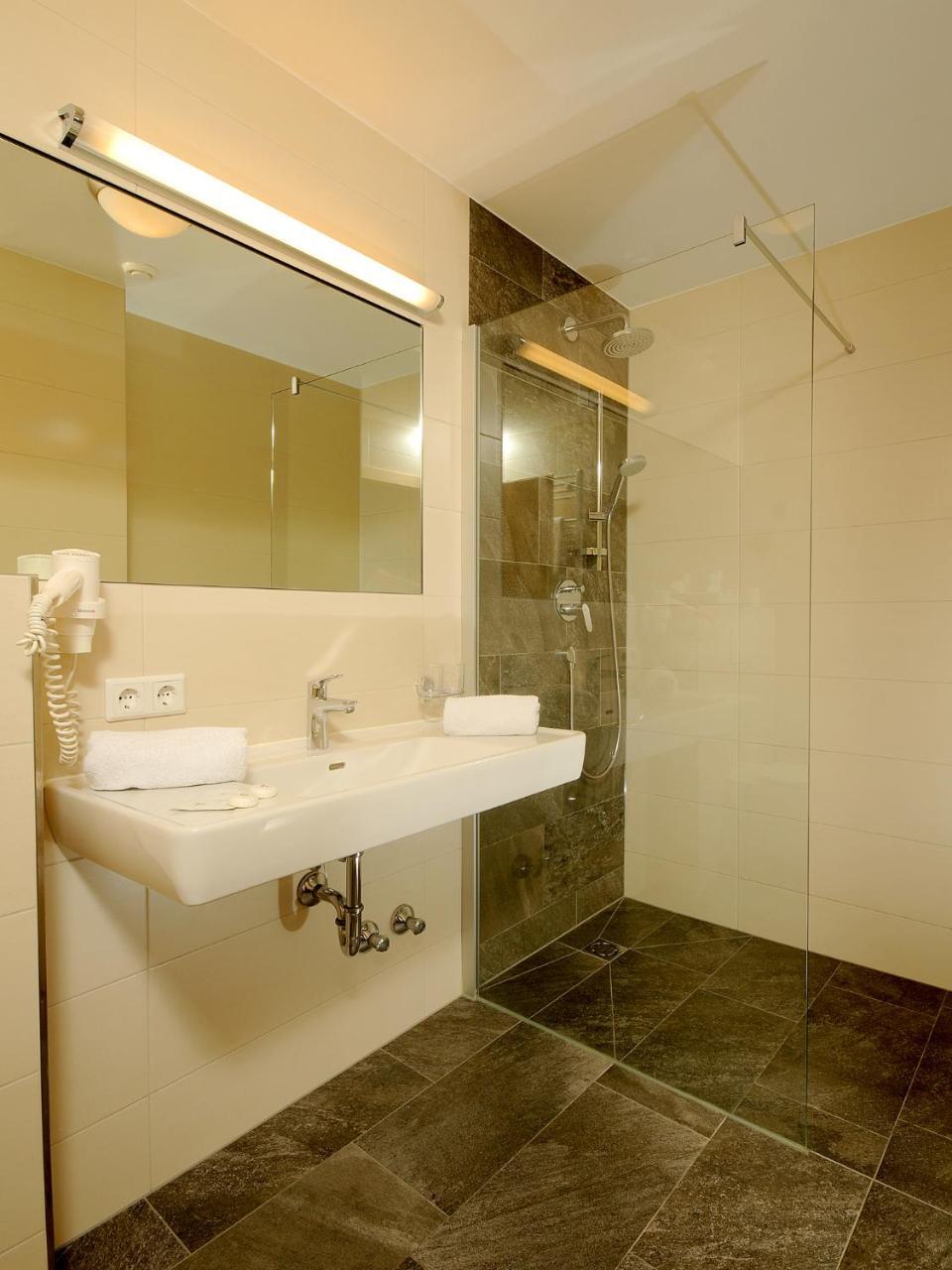 Hotel Burgschrofn Tux Ngoại thất bức ảnh